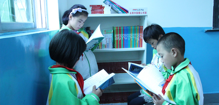 1277星际电子游戏中国持续关爱留守儿童，“爱心书架”落户